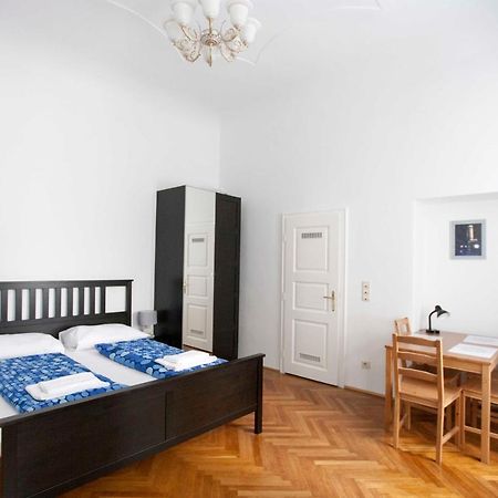 City Center Homes Виена Екстериор снимка
